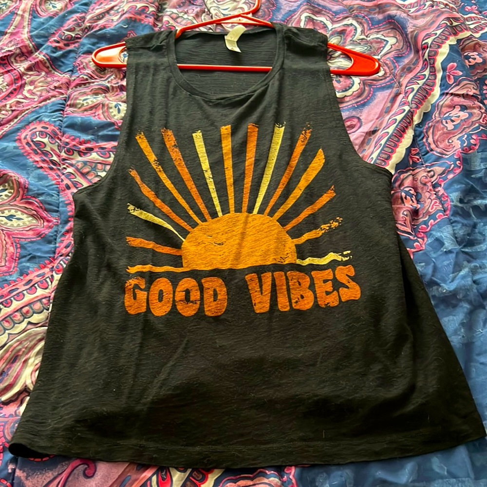 Lauriebelles good vibes tee